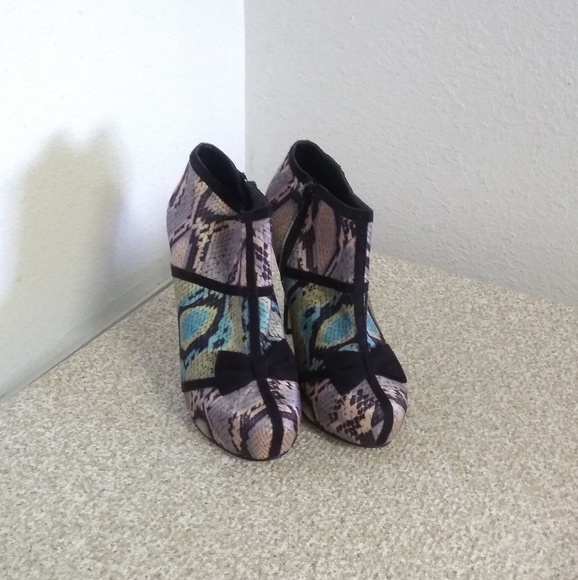  Multicolored Snake Print Heeled Boots